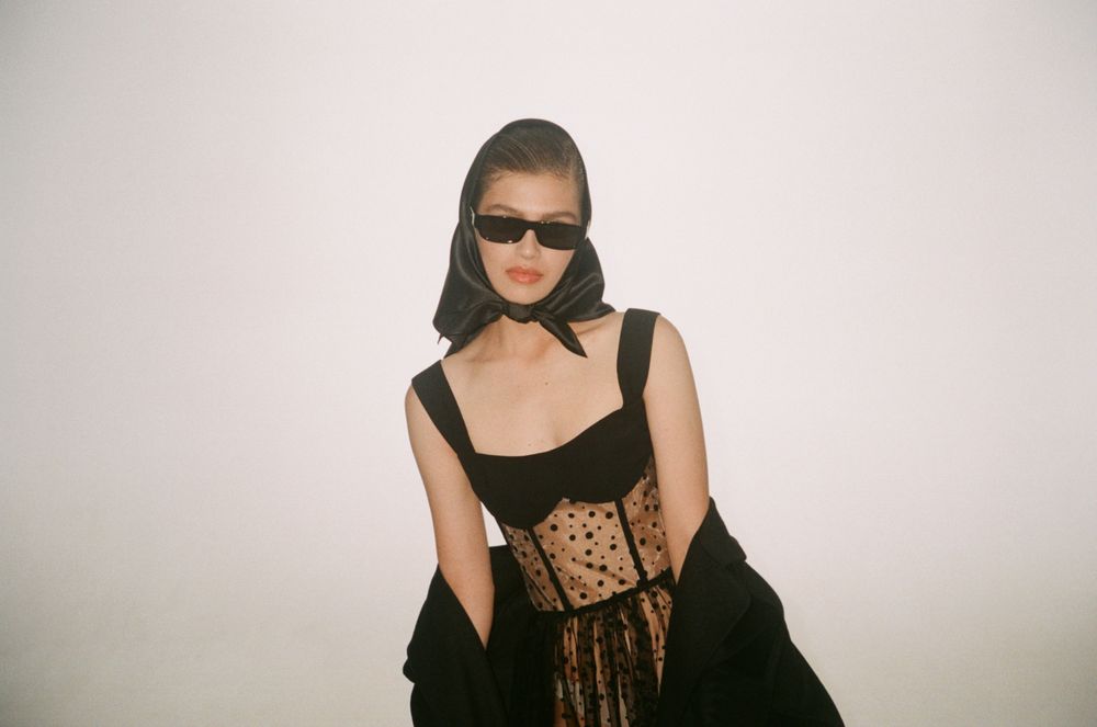 Топ в горох с баской