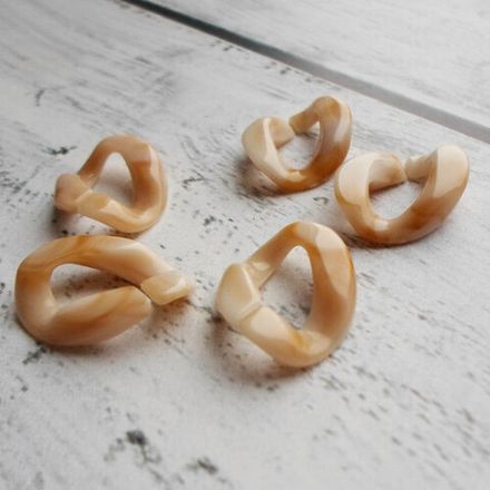 Фурнитура из пластика и дерева