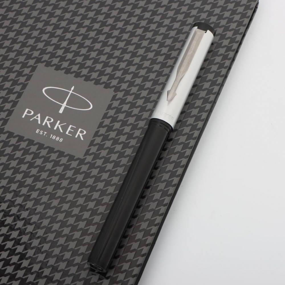 Ручка шариковая Parker "Beta Premium Silver", в подарочной упаковке