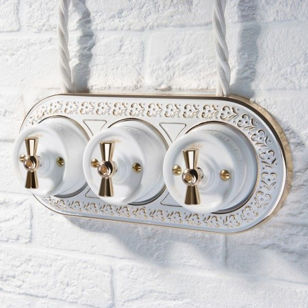 Рамка на 3 поста (бронза)