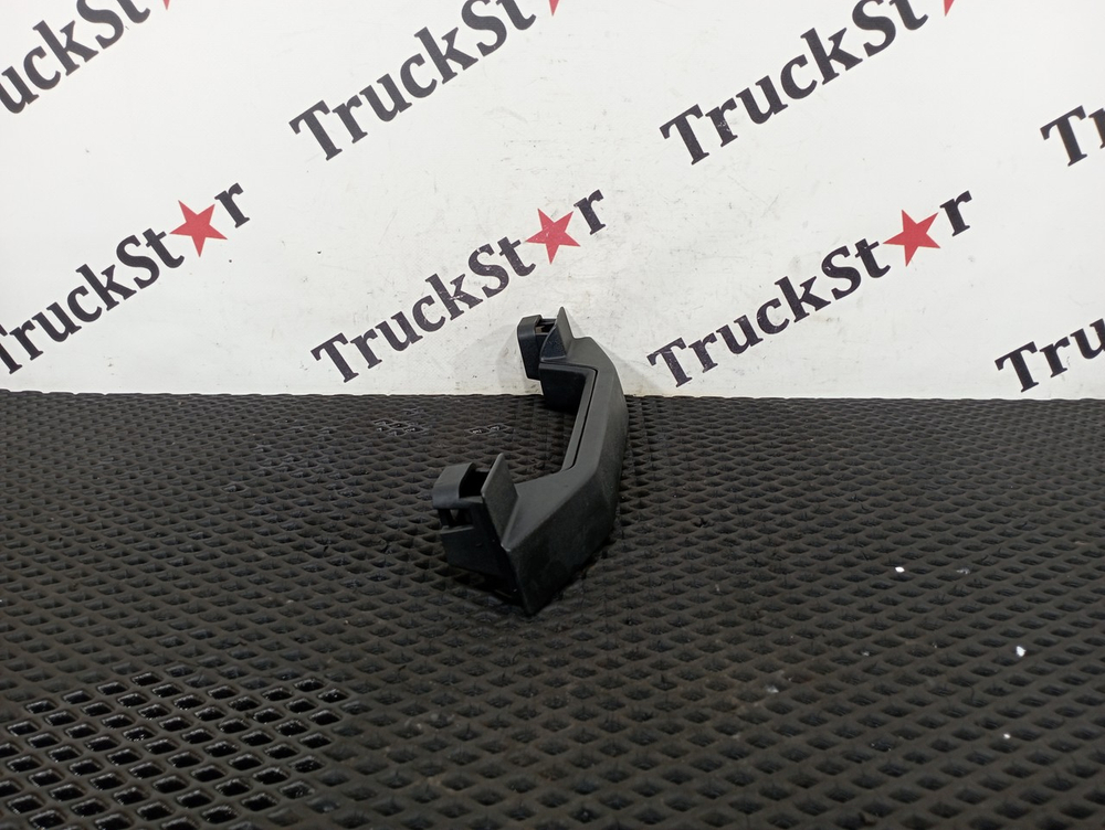 Ручка решетки радиатора левая