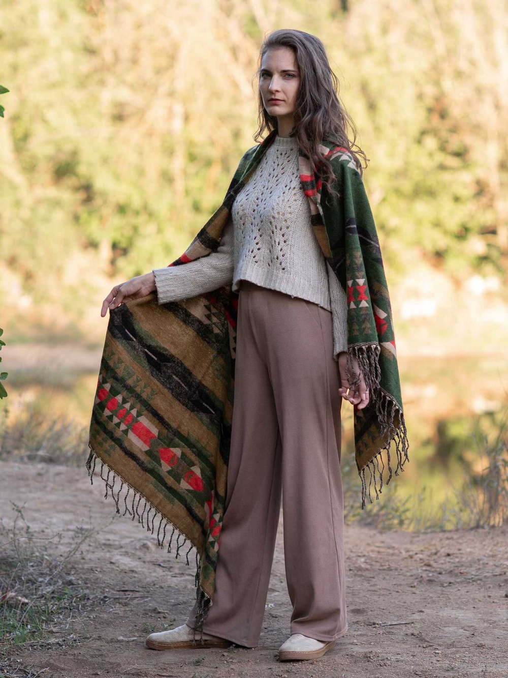 Палантин теплый с орнаментом Навахо