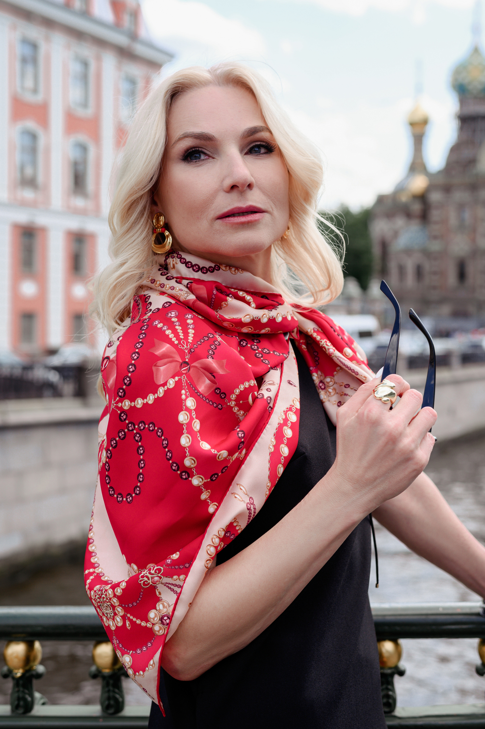 Платок «Жемчуг всегда прав» рубиновый