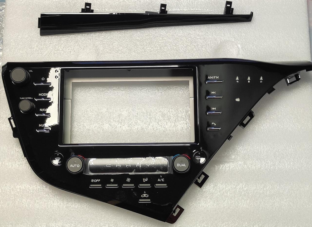 Магнитола для Toyota Camry 70 2017-2020 (c JBL и климатом на ШГУ) - Carmedia SF-9695 IPS, Android 10, 8 ядер (TS18), 4G SIM-слот