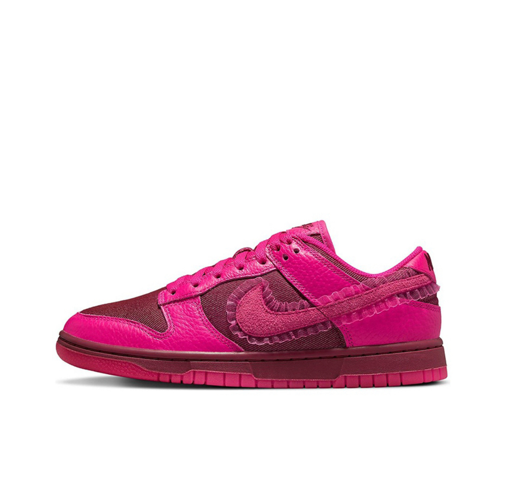 Nike Dunk Low 'Valentine's Day'