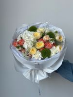 Букет из гортензии, кустовых пионовидных роз, амми и диантусов