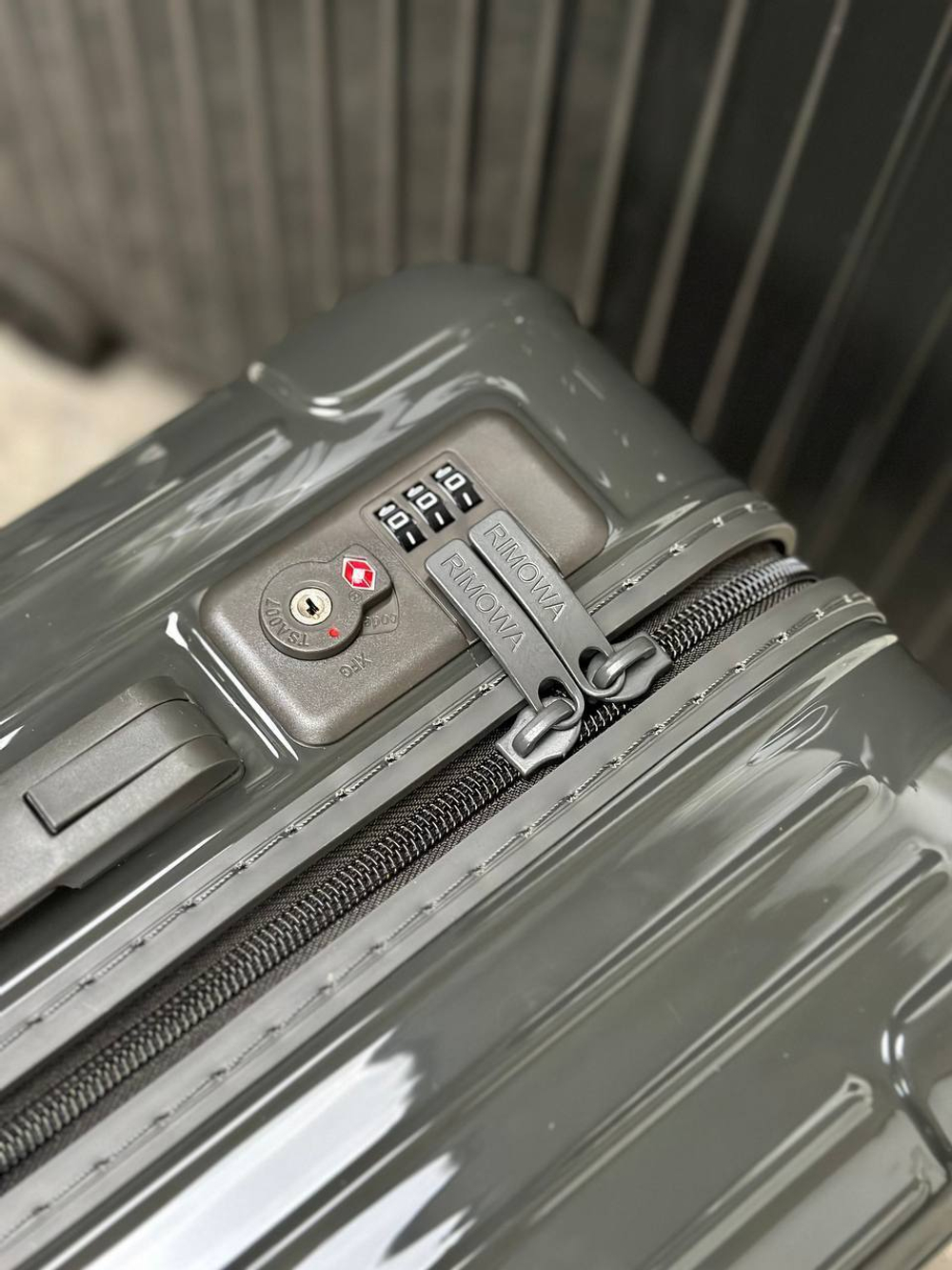 Чемодан Rimowa M