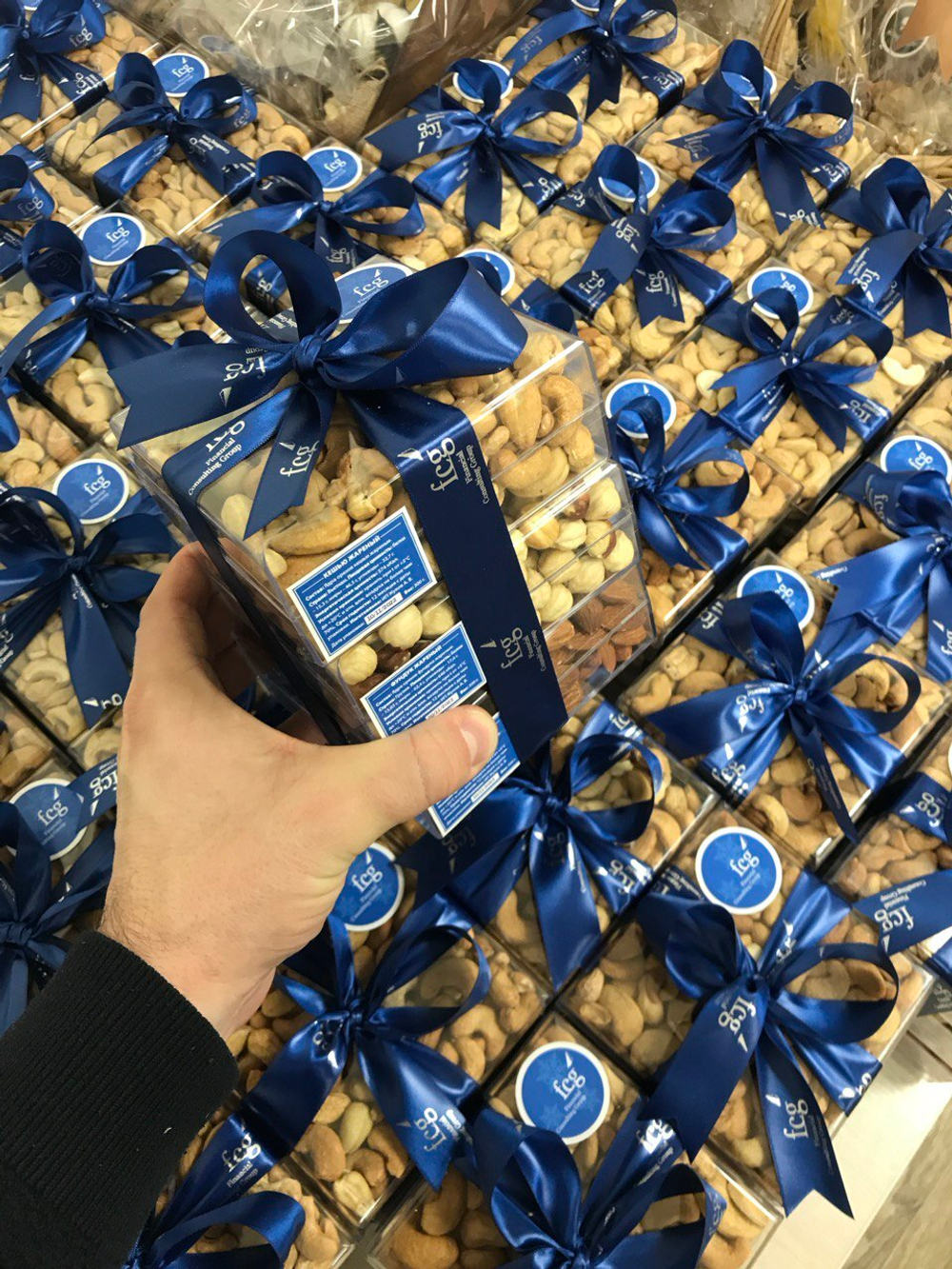 Корпоративный подарочный набор с орехами с брендированием