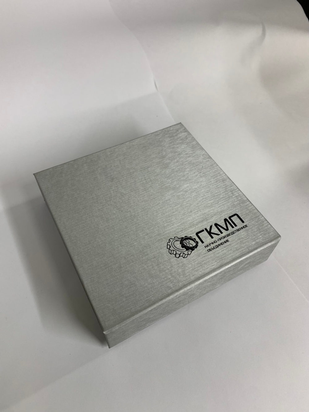 коробка с магнитным клапаном