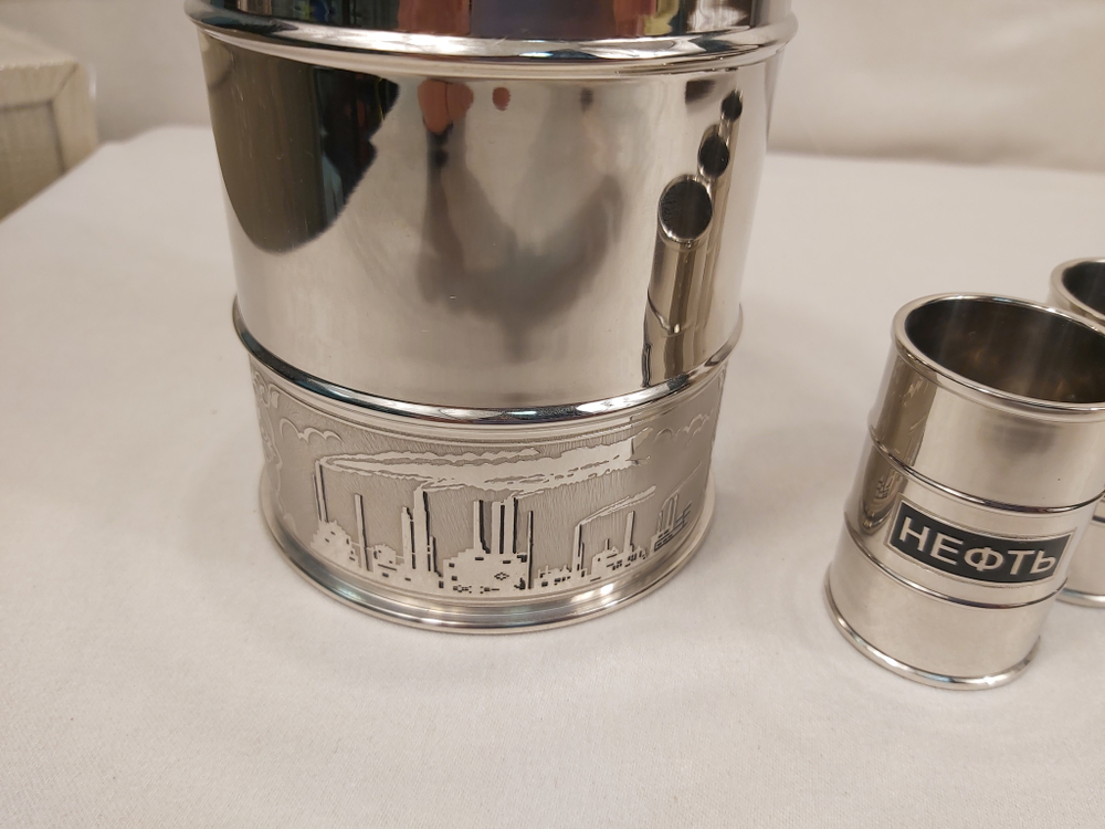 Подарочный набор со штофом "Подарок нефтянику"