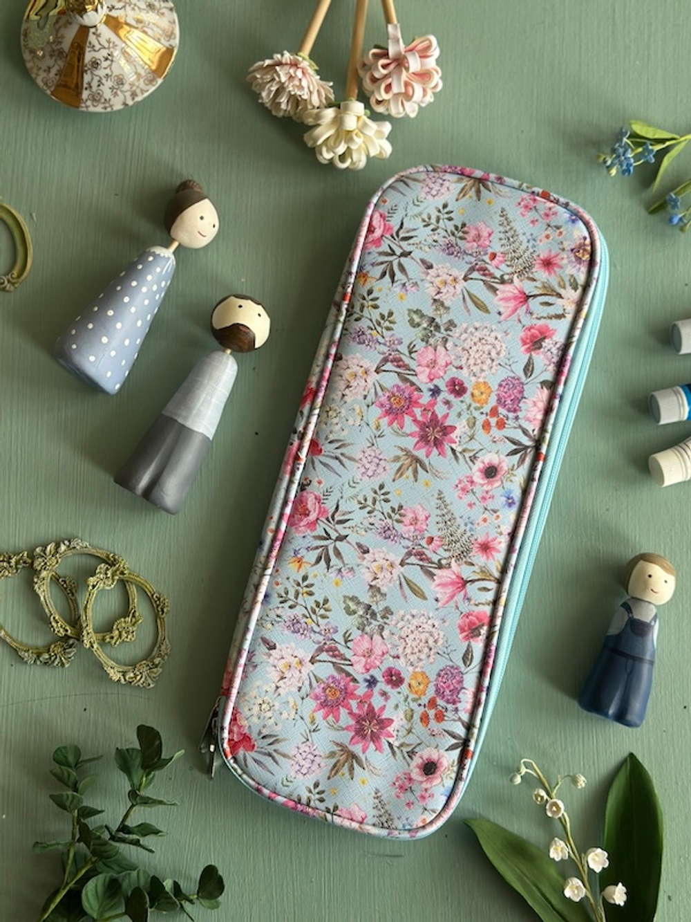 Пенал для проволоки на молнии с цветочками прованс