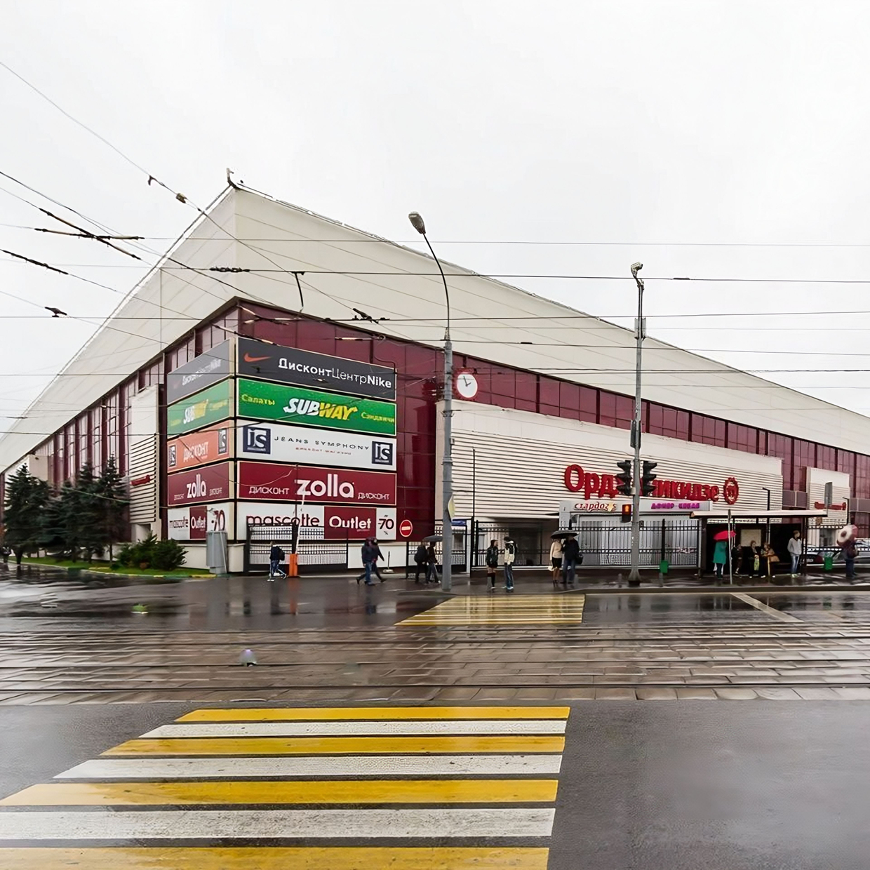 Площадь Гагарина ТЦ Орджоникидзе. Дисконт площадь Гагарина.