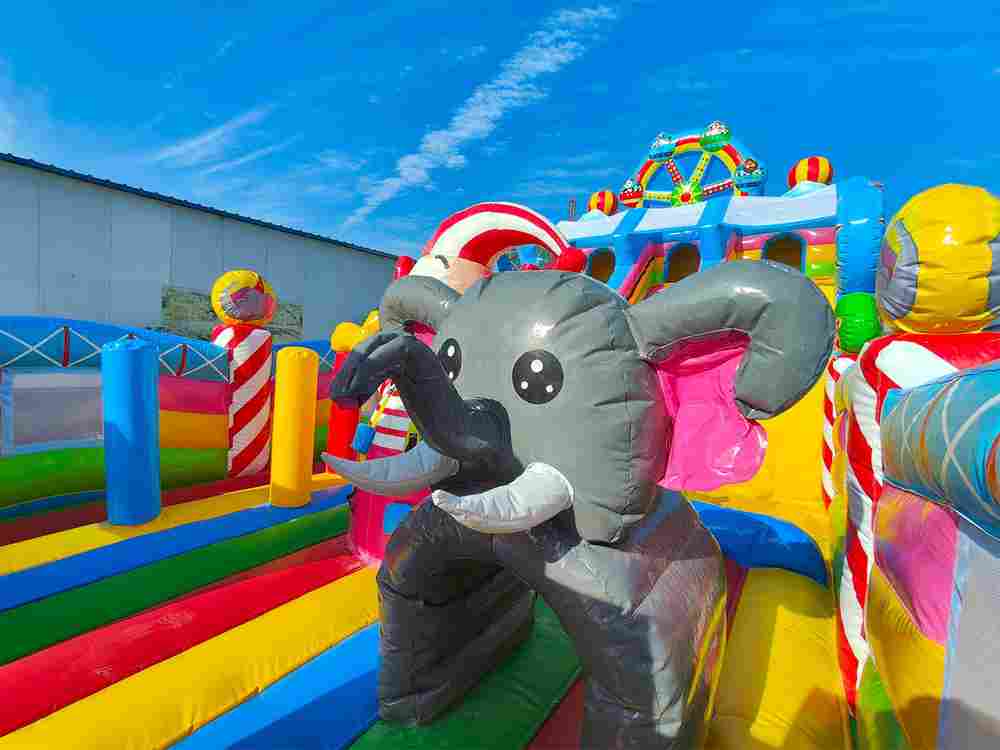 Коммерческий надувной батут «Парк развлечений 4» 12*6*7 м