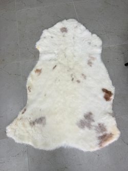 Шкура коврик меховой прикроватный овчина, 100х65 см.