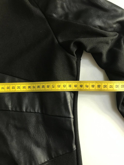 Платье Toples с кожаными вставками, визуально на 46 размер