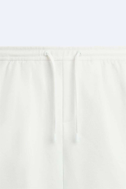 ZARA ШОРТЫ КОМФОРТНОЙ ПОСАДКИ, ЖЕЛТОВАТО-БЕЛЫЙ