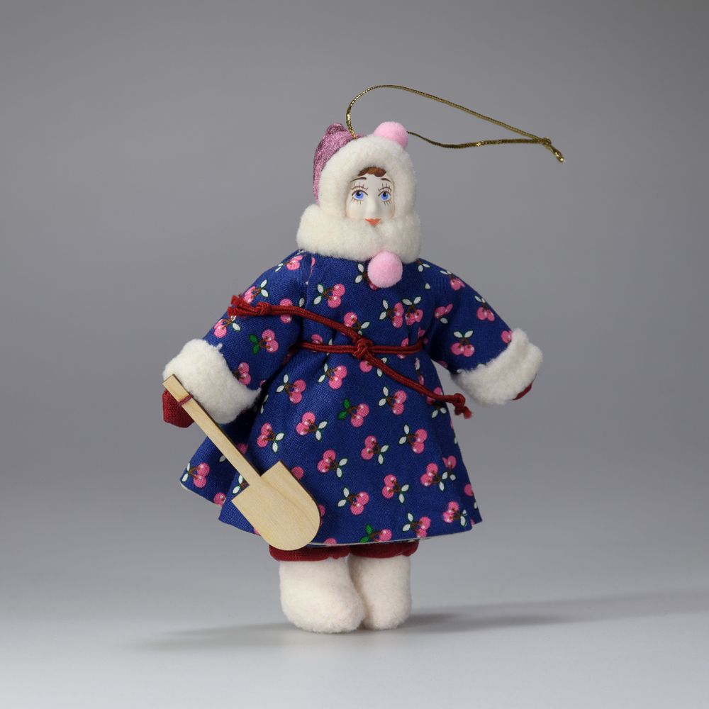 Ёлочная кукла Девочка с лопаткой