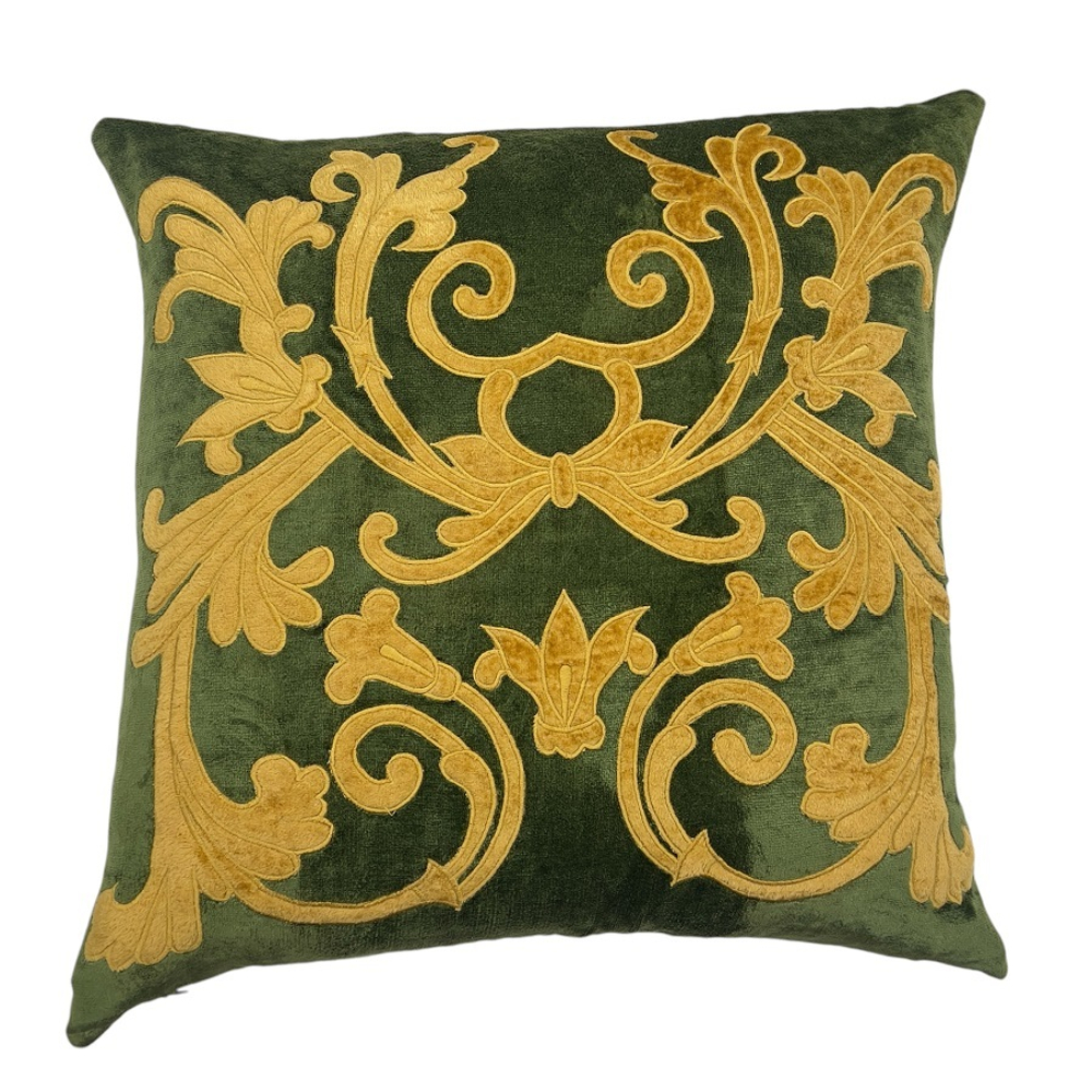 Подушка зелёная Ричмонд бархатная с шёлковой вышивкой, 50х50 см