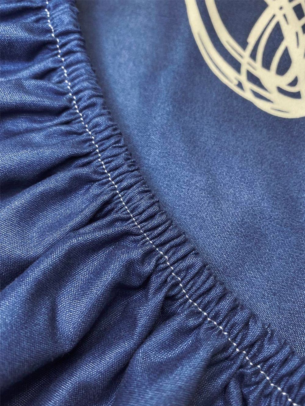 Простынь на резинке Simple House "Cuore (полисатин)" 90х200 см