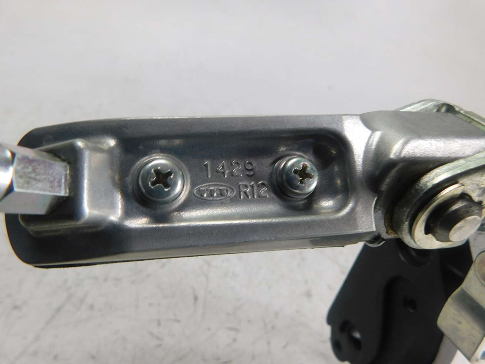 Подножка водительская правая Kawasaki ZRX1200 DAEG (с кронштейном и лапкой тормоза)
