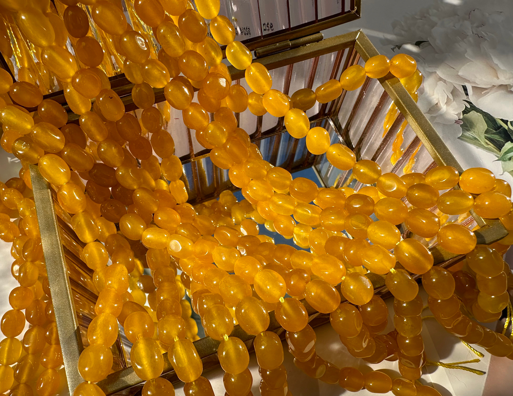 Нить бусин из тонированного кварца 7-8мм (галтовка)