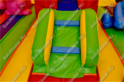 Надувной батут "Зверята с крышей 3" со скалодромом, 13*8*6 м