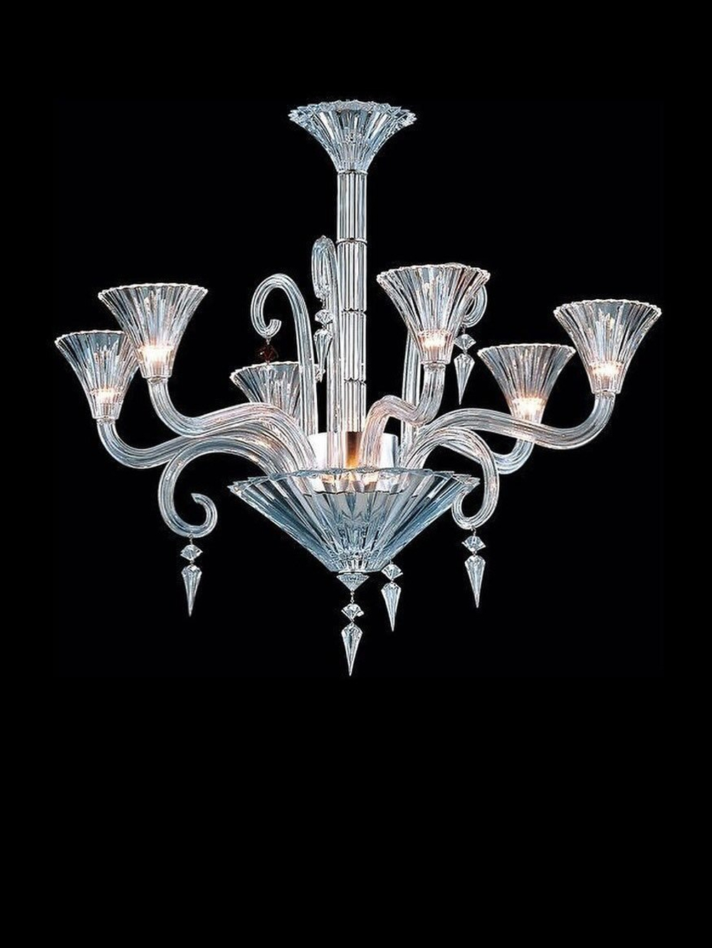 Элегантная хрустальная люстра Baccarat