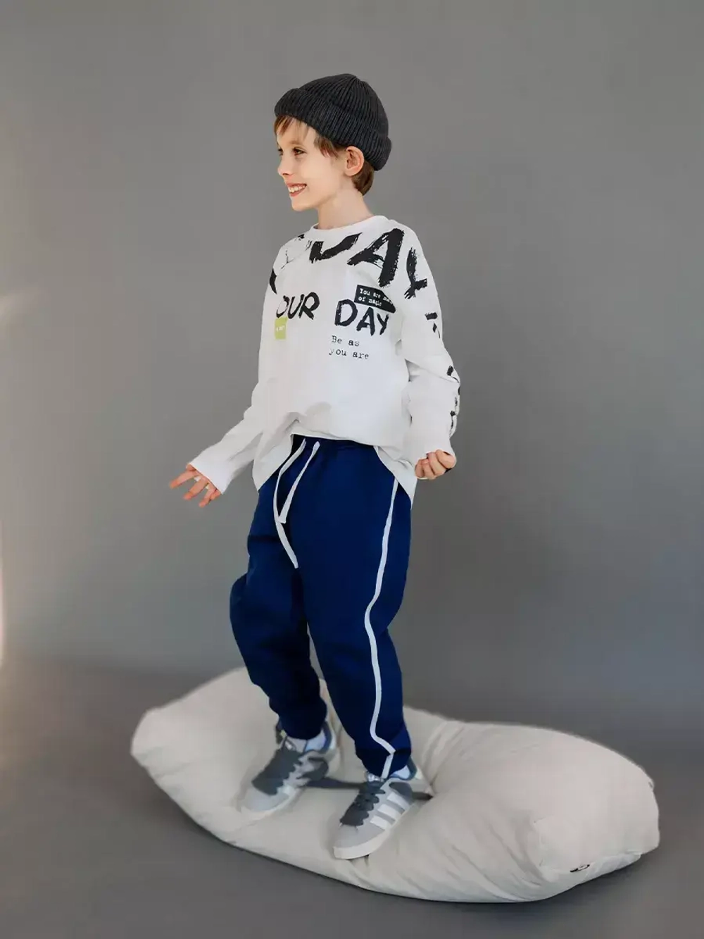 Белый лонгслив оверсайз для мальчика