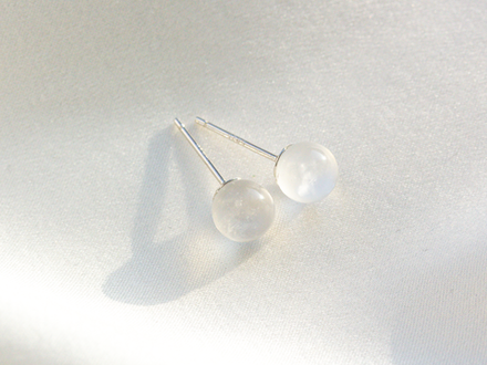 Серьги-гвоздики "Шарик. Лунный камень" 6мм