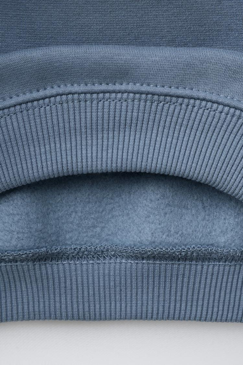 ZARA КОМПЛЕКТ ИЗ ТОЛСТОВКИ И ДЖОГГЕРОВ С ВЫШИВКОЙ, ВЫЦВЕТШИЙ СИНИЙ