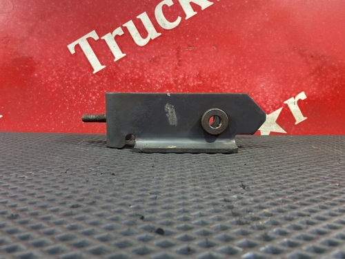 Кронштейн переднего бампера правый