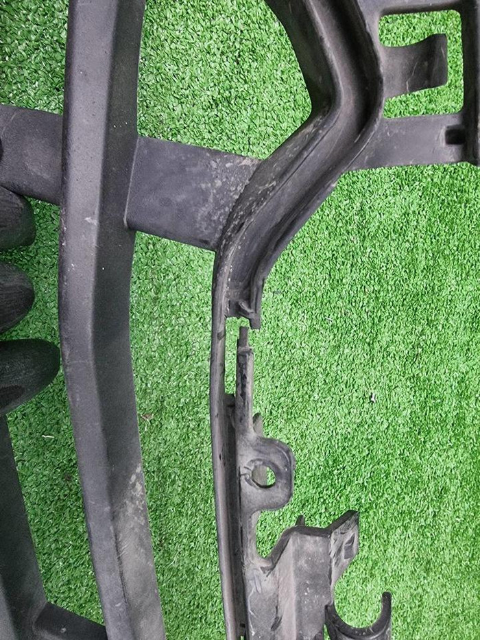 Решетка переднего бампера BMW X1 F48 (2019-2022)