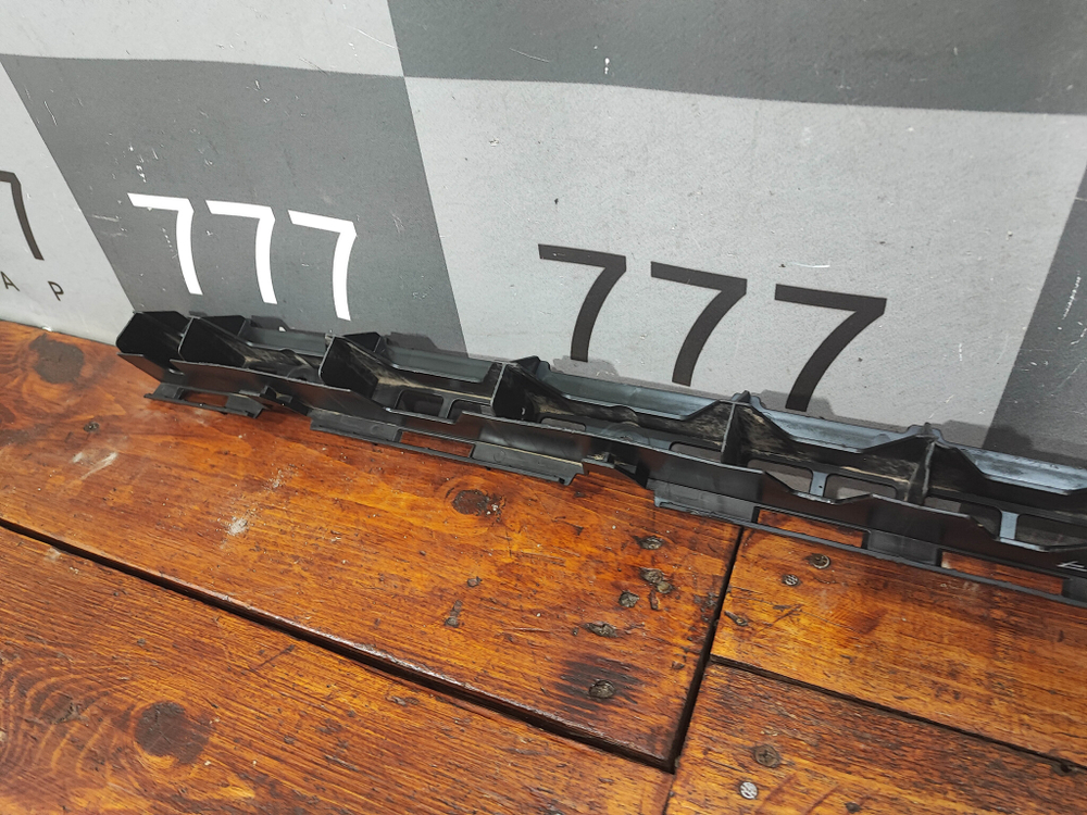 Кронштейн заднего бампера Skoda Octavia 2 (A5) Б/У Оригинал 1Z9807863