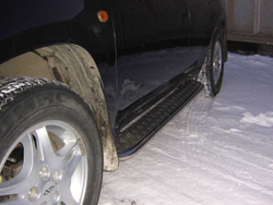 Пороги из нержавейки Chery Tiggo (2005-2013) d42 с алюминиевым листом (черный цвет)