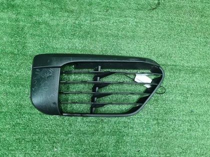 Решетка переднего бампера правая BMW X1 F48 15-19