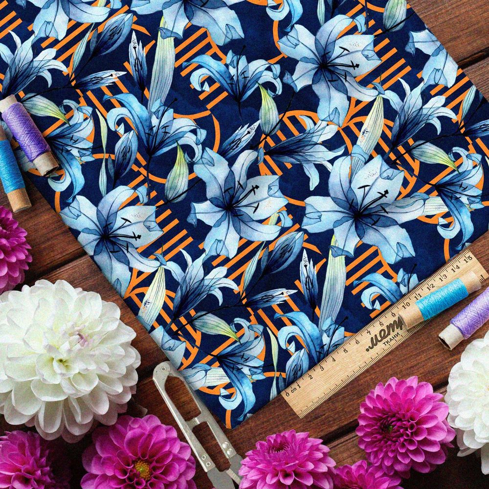 Ткань оксфорд 600 акварельно-голубые цветы на синем фоне