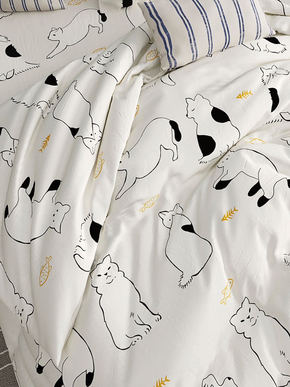 Постельное белье Сказка "Котики на сером" 1,5-сп Наволочка 70х70 см 1 шт Простынь на резинке 90х200 см Пододеяльник 145х215 см, перкаль