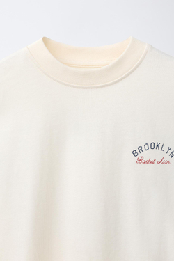 ZARA ФУТБОЛКА С ПРИНТОМ BROOKLYN, ЭКРЮ