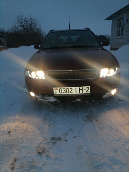 Передние фары Audi A4 B5 daylight black