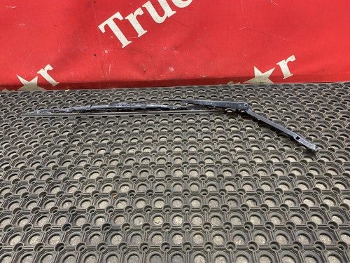 Поводок стеклоочистителя 2024г