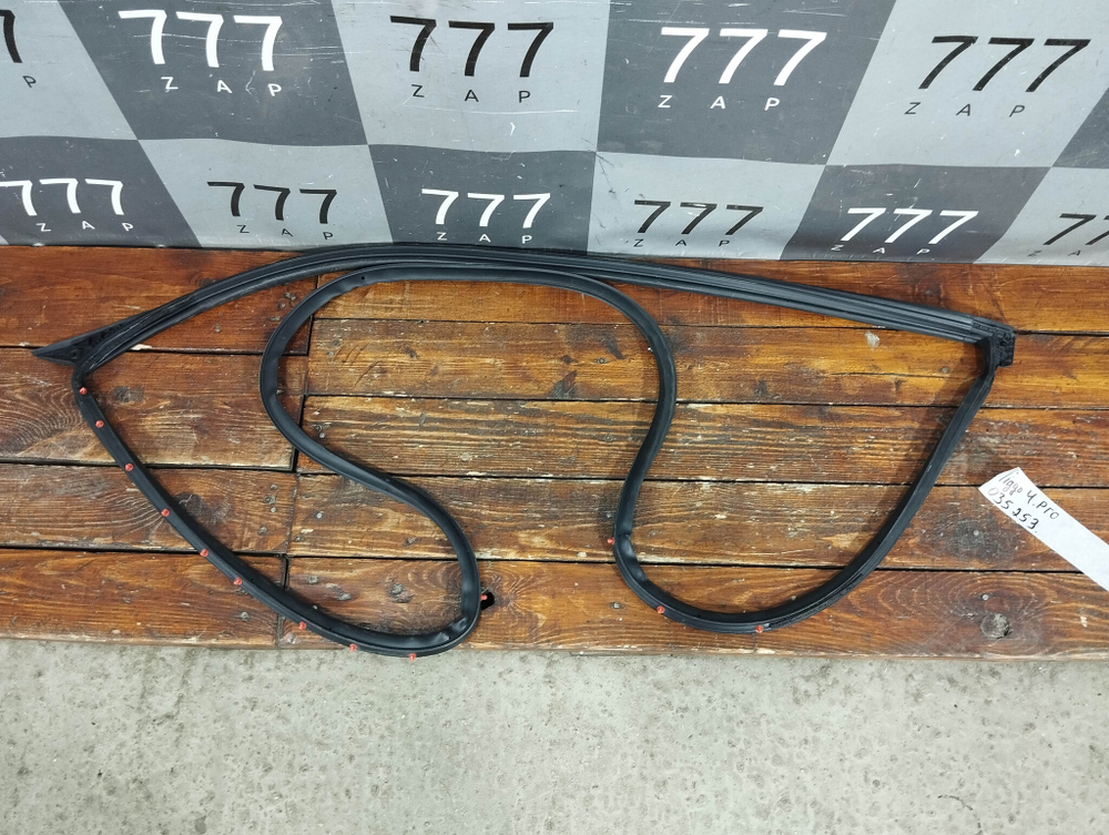 Уплотнитель двери передней левой Chery Tiggo 4 Pro 20-нв Б/У Оригинал 554001474AA