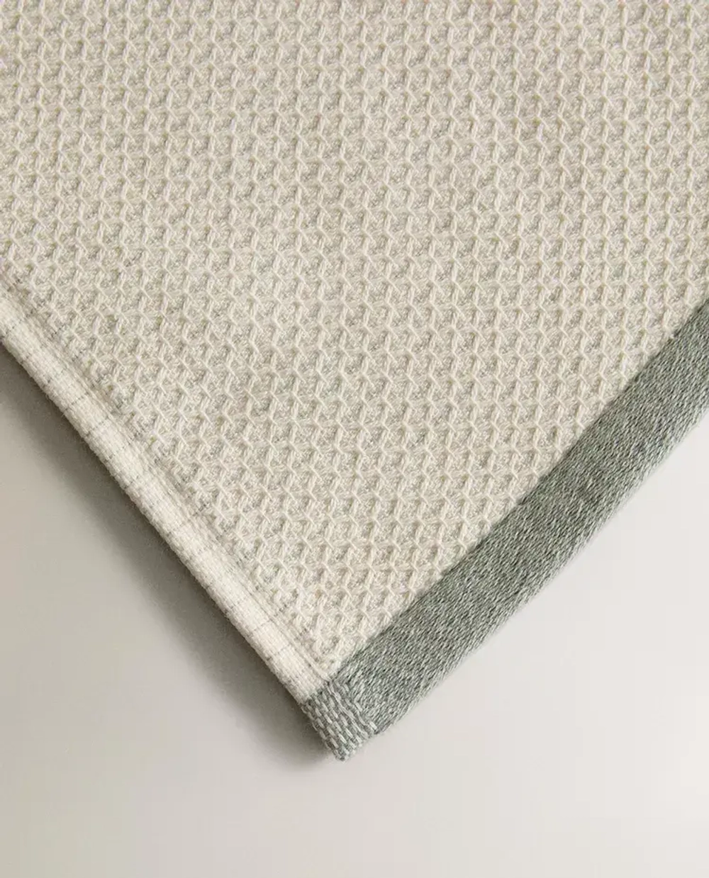 ZARA HOME БАННОЕ ПОЛОТЕНЦЕ С РЕЛЬЕФНЫМ УЗОРОМ И ДЕКОРАТИВНОЙ СТРОЧКОЙ, СИНИЙ