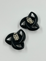 Крупные клипсы из черного пластика