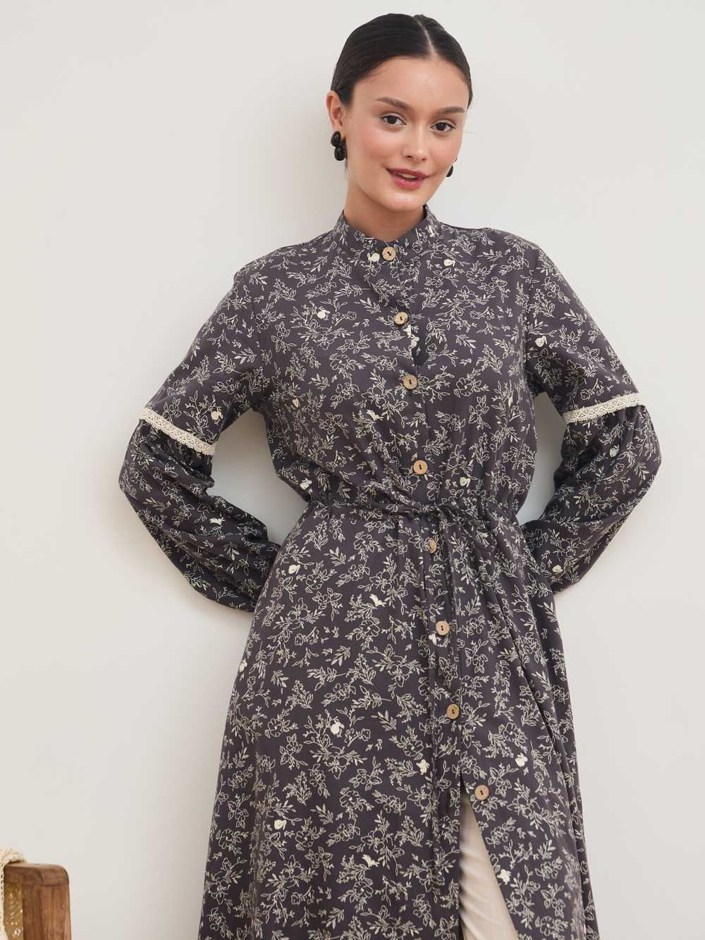 Платье-рубашка с кружевом