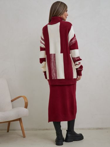 Бордово-белый вязаный костюм с юбкой