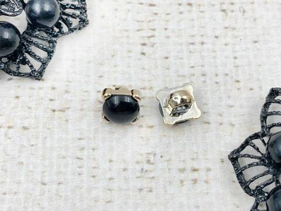 Пуговицы блузочные на ножке, d 0,8 см, чёрный с золотом