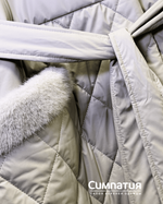 Стильное пальто в сливочном цвете с декоративными деталями