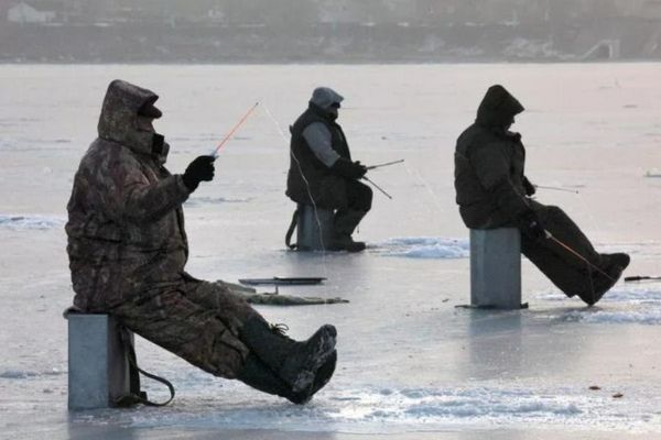 Этикет на льду: на каком расстоянии буриться от соседа