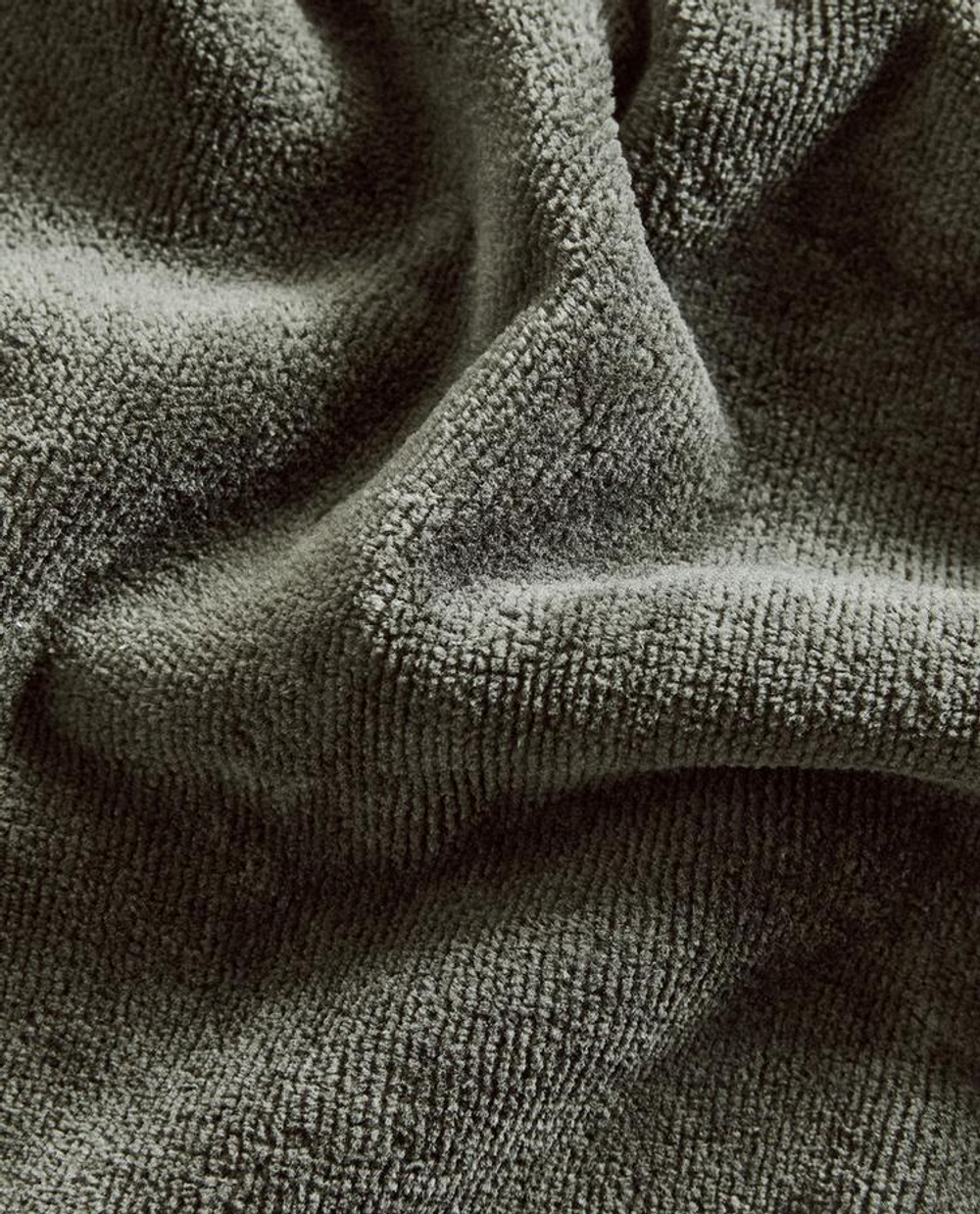 ZARA HOME БАННОЕ ПОЛОТЕНЦЕ ИЗ ВЕЛЮРА С ОТДЕЛКОЙ ОВЕРЛОКОМ, ЗЕЛЕНЫЙ