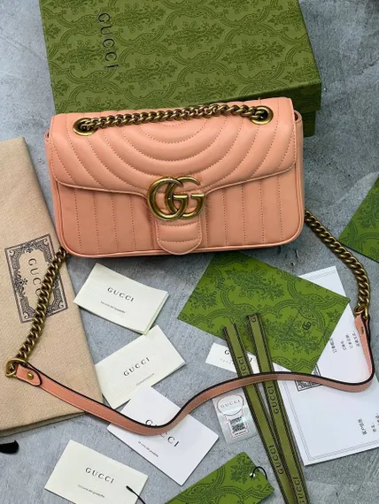 Сумка через плечо Gucci GG Marmont с матовой отделкой персиковый